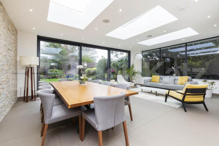 Super 5 bed 2 bath family home with a stunning cinema room and garden Barnet Gate Lane, Arkley Barnet